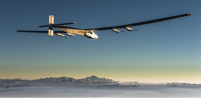 Avión solar completó su vuelo alrededor del mundo