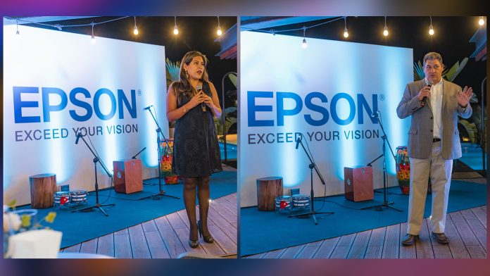 Roxana Alejos, gerente de Consumo de Epson Perú y Harold Dudgeon, gerente general de Epson Perú.