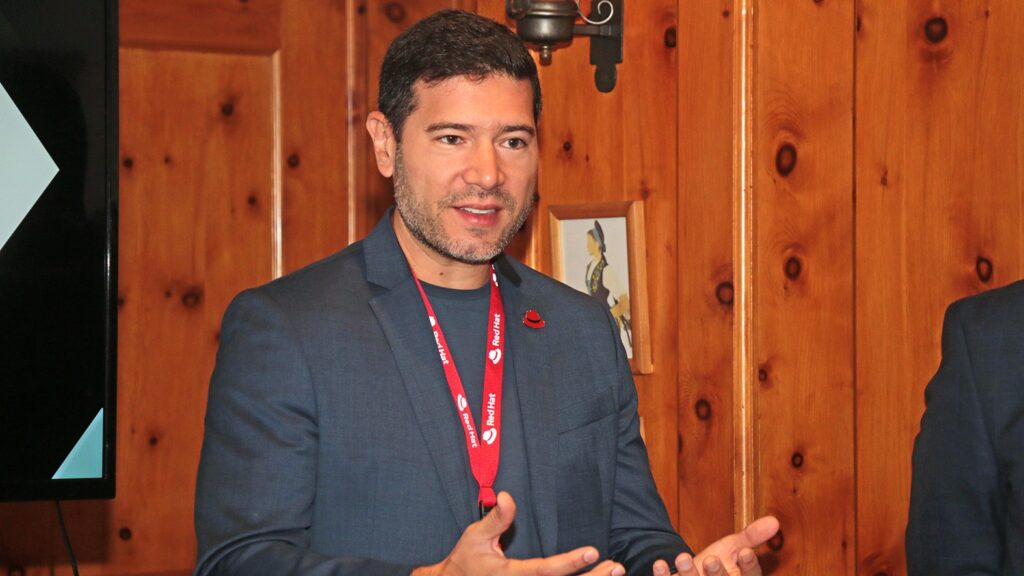 Red Hat Summit: Connect Lima mostró la vision de la IA, nube híbrida y ...