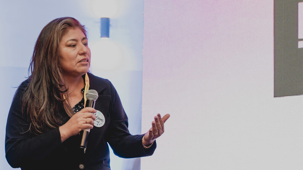 Rosa Flores, supervisora de Telecomunicaciones de Cobra Perú (empresa contratista de Movistar), en el panel de equidad de género en tecnología en la Premiación de Laboratoria.