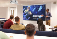 Proyector láser LSD400 de ViewSonic para el aula VIEWSONIC-REGRESO-AULA-2026-CTI-982