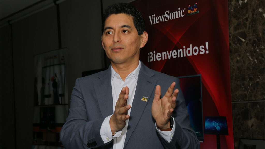 Alex Carlos, gerente regional de ViewSonic para Perú y Ecuador.
