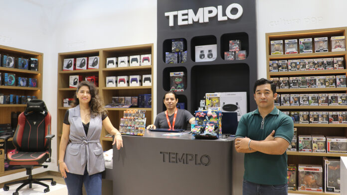 Angie Sánchez, de Vertagear; Sergio Delgado, de Templo; y John Huaytán, de Compudiskett.