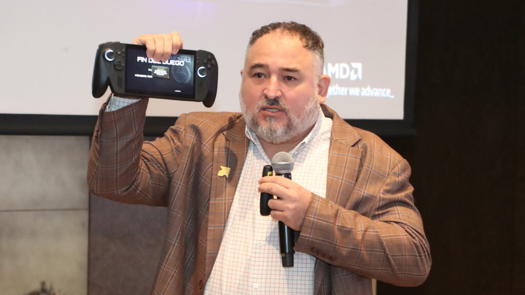 Giovanni Orezzoli, BDE Consumer Sales Manager Perú de AMD.