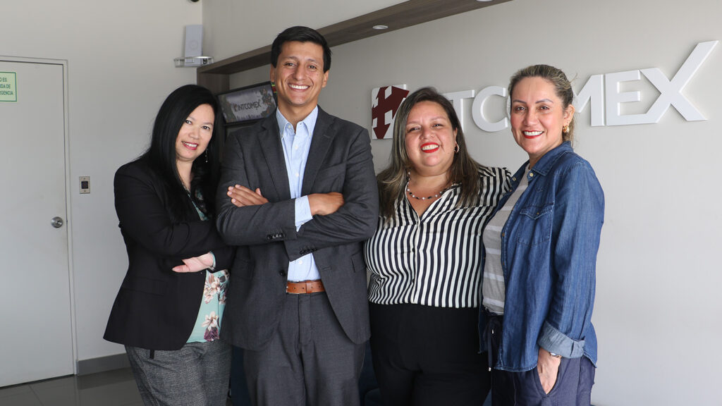 Carmen Chang, Leonidas Rojas, Ivonne Hurtado y Ana Gonzales